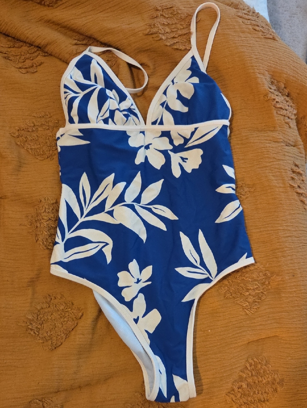 Cupshe Blue and White Floral One-Piece Swimsuit
